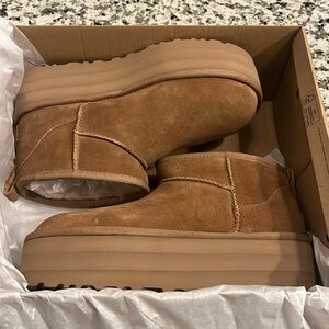 NIB Women’s Chestnut Ugg Ultra Mini Platform Boots